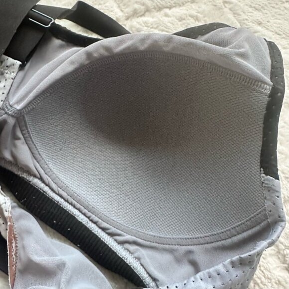 Victoria's Secret | Black, White and Gray Mesh Lightweight Sports Bra | Size 36C - Picture 4 of 8
